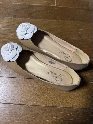 앤드러브 레어 LOVE 까멜리아 플랫슈즈
