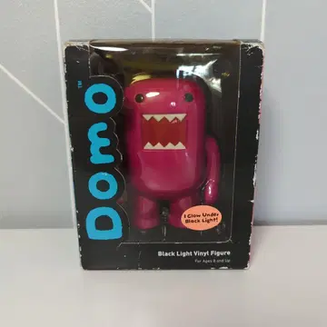 [미개봉] Domo 블랙라이트 비닐 피규어