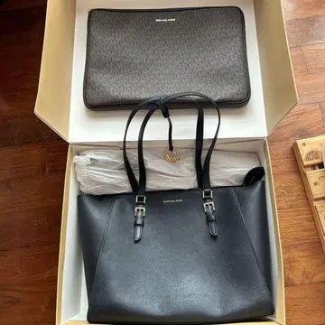 MICHAEL KORS 블랙 토트백과 노트북 가방