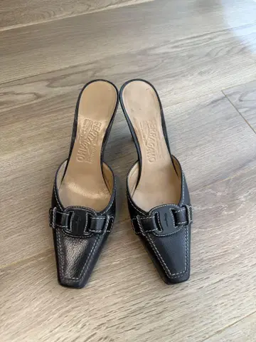 Ferragamo 블랙 뮬 샌들 가죽 신발