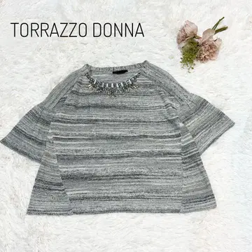 새상품급 TORRAZZO DONNA 소매 플레어 넥 비쥬 니트 그레이