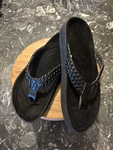Malibu 블랙 비치 샌들