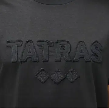 TATRAS (타트라스) 패치워크 로고 크루넥 티셔츠