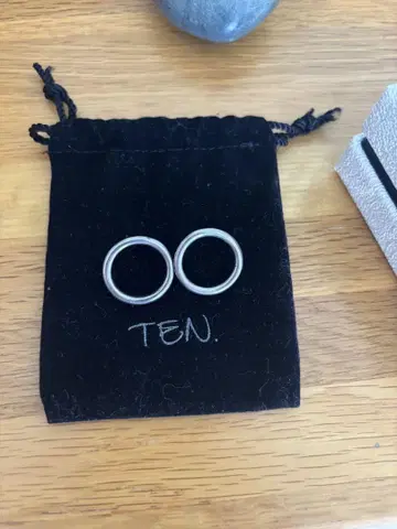 Ten. 귀걸이