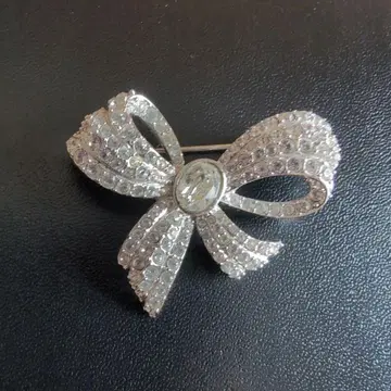 새상품급 SWAROVSKI 스와로브스키 리본 브로치