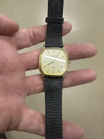 SEIKO 쿼츠 팔각형 시계 골드