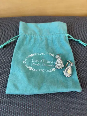 Love Tiara 크리스탈 귀찌