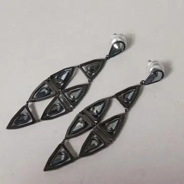 [] SWAROVSKI 스와로브스키 귀걸이 Sidney 블랙 메탈