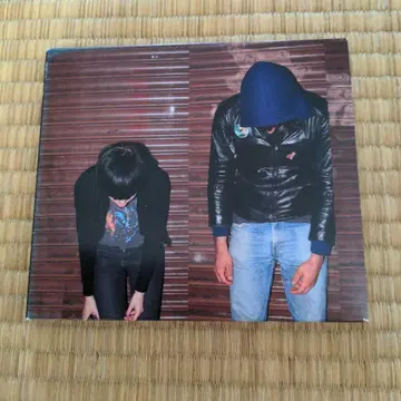 CRYSTAL CASTLES 앨범