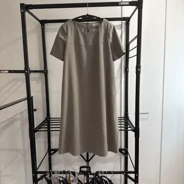 9호 베이지 반팔 무릎 기장 원피스