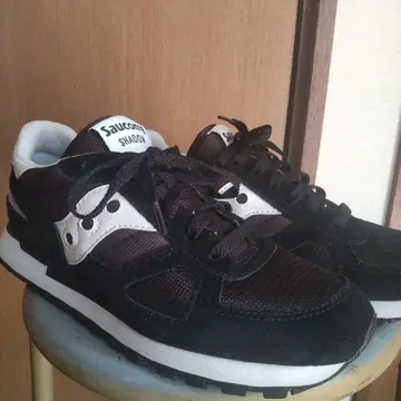 Saucony Shadow 블랙/화이트 스니커즈