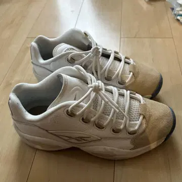 Reebok 화이트 스니커즈 9.5 US