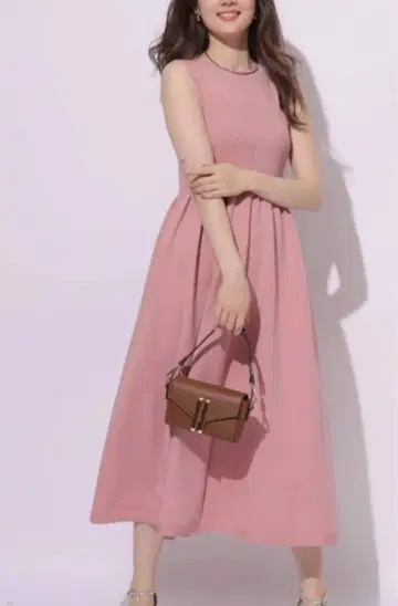 미사용 새상품 핑크 슬리브리스 롱 원피스 아푸와이저 리셰