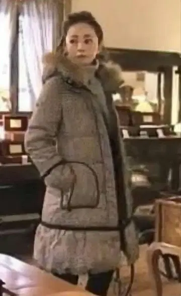 아무로 나미에 착용 다운 코트 오타루