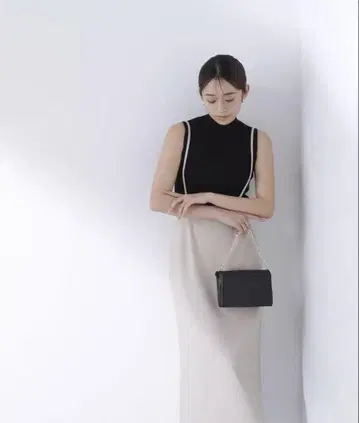 새상품 스트랩 부착 내로우 스커트 내추럴 뷰티 베이직 S 사이즈