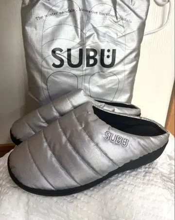 [새상품급] SUBU 실버 사보 샌들