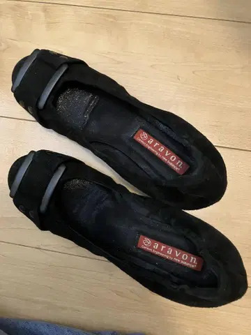 Aravon 블랙 플랫슈즈