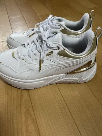 PUMA 화이트 골드 통굽 새상품급 25cm
