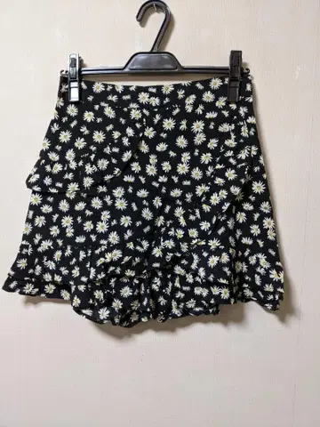 미사용 새상품 택 포함 ZARA 프릴 숏팬츠 꽃무늬 스커트
