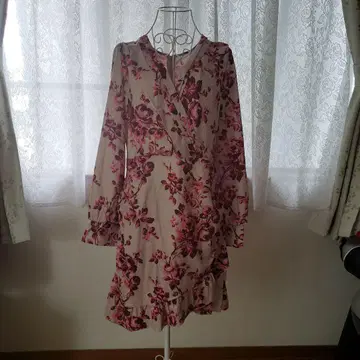꽃무늬 긴팔 원피스 프릴 밑단