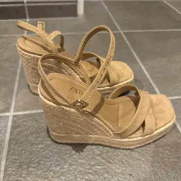 ZARA 베이지 웨지솔 샌들