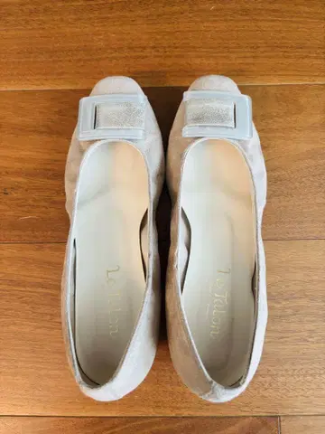 Le Talon 베이지 로우힐 슈즈