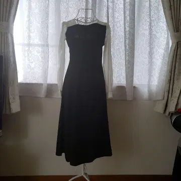 블랙 A라인 드레스 쉬폰 슬리브