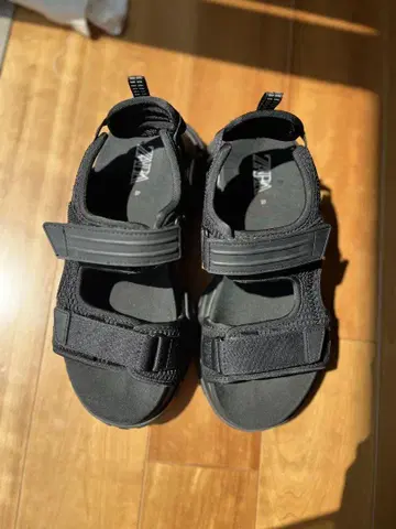 ZARA 블랙 스포츠 샌들 37