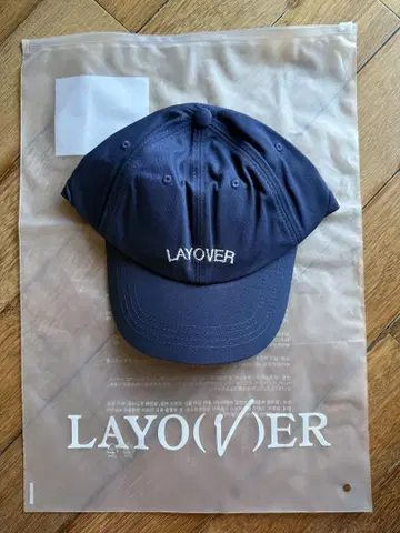 미사용 새상품 LAYOVER 자수 로고 네이비 캡 BTS V 뷔