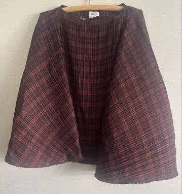 isseimiyake 24 빨간색과 브라운 체크 무늬 플레어 스커트