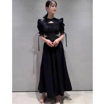snidel 스위칭 데콜테 오픈 원피스