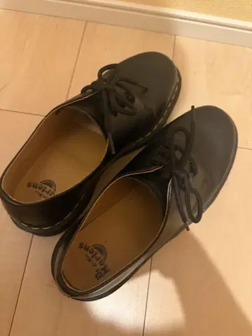 Dr. Martens 블랙 로퍼