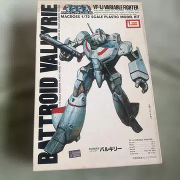 마크로스 VF-1J 발키리 1/72