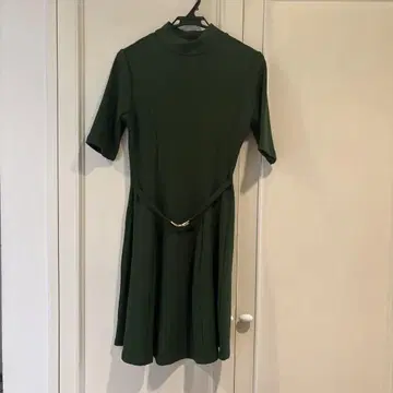 ZARA 그린 반팔 무릎 기장 원피스