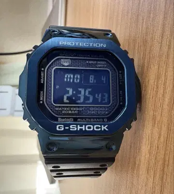 G-SHOCK GMW-B5000-2JF 단종 모델이므로 레어 가치 있음