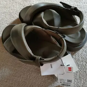새상품 UNIQLO 크로스 스트랩 샌들