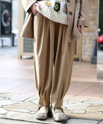 티티카카 기모 에그 턱 팬츠 베이지