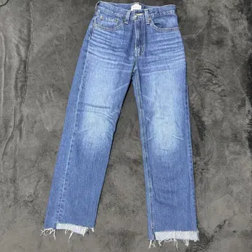 미라 오웬 밑단 단차 테이퍼드 데님 팬츠