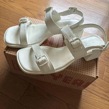 캠퍼 코라단 샌들 화이트