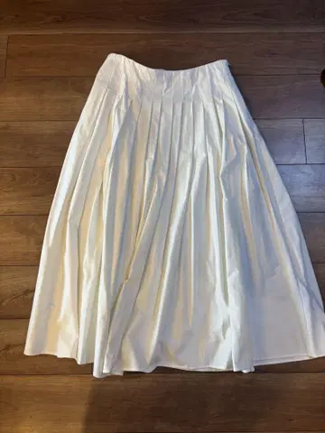 ZARA 화이트 플리츠 스커트 M 사이즈