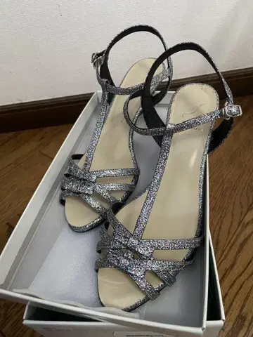 새상품급 Spick&span 실버 라메 샌들 23.5cm