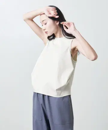 MARW UNITED ARROWS 사이드 턱 슬리브리스 블라우스