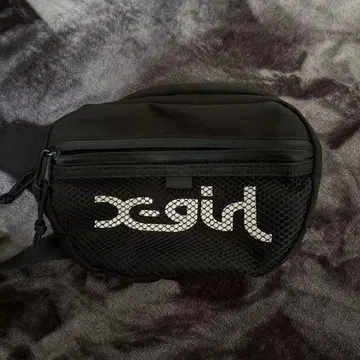 xgirl 메쉬 포켓 바디백 블랙
