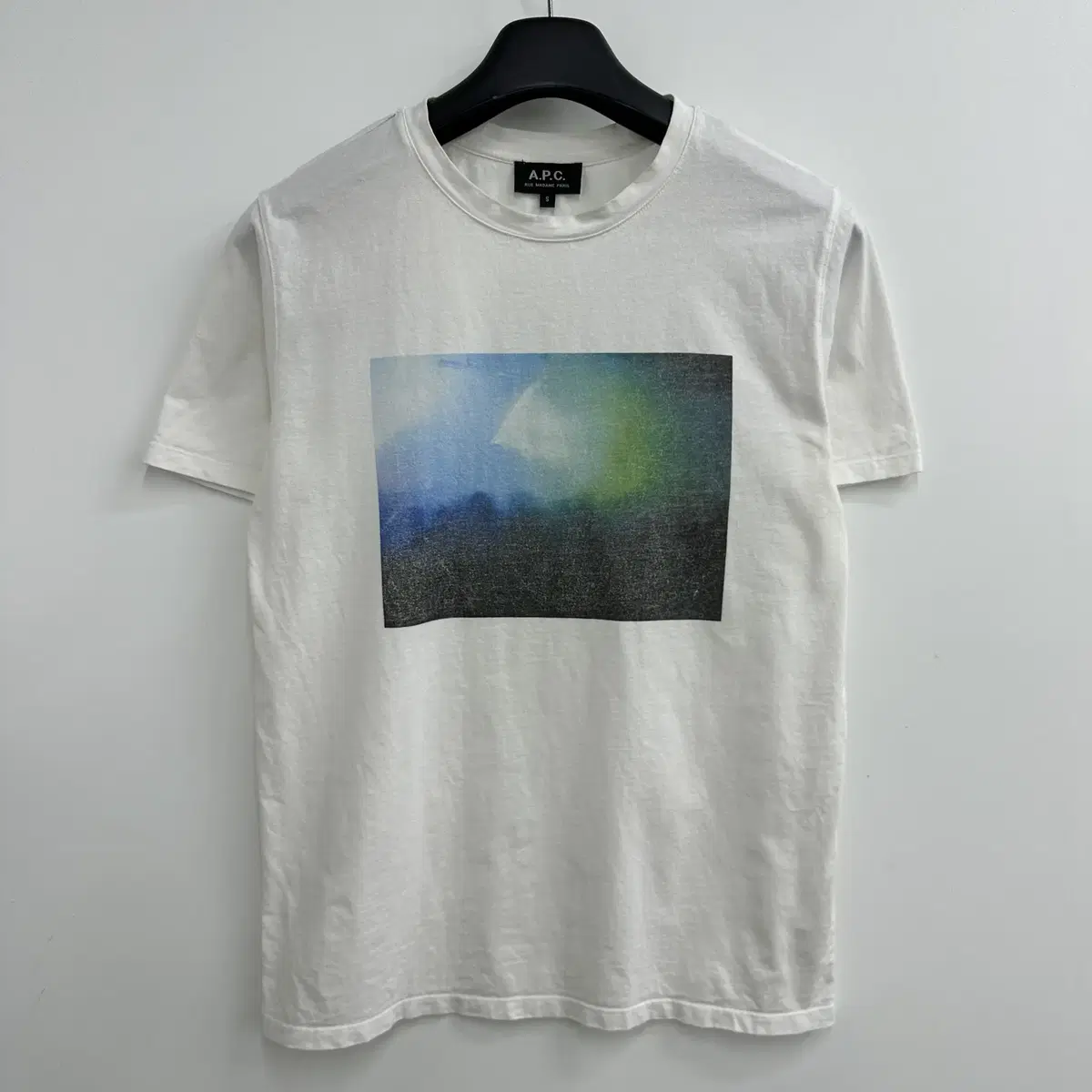 ★韓国の人気★【A.P.C.】★RAYMOND SHORT SLEEVE T SHIR.T★ ☆人気☆【A.P.C.】☆RAYMOND SHORT SLEEVE T SHIR.T☆white