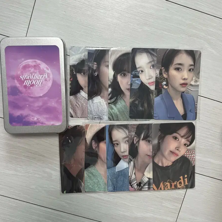 IU  strawberry moon  トレカ IU | 아이유 Iu Strawberry Moon vari poca set on Bunjang