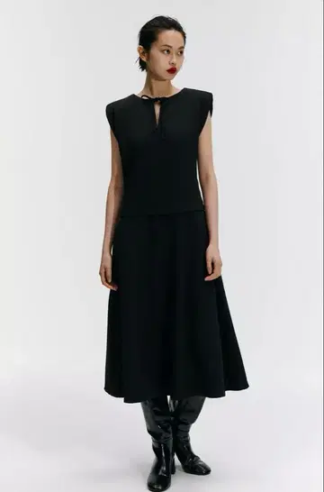 ZARA 퀼팅 숄더 메디 원피스