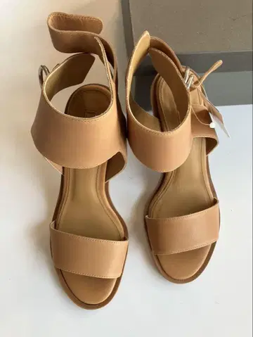 새상품 CHEMBUR 샌들 와이드 힐 37