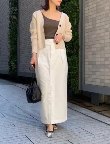 어반 리서치 롱 스트레이트 턱 데님 스커트 화이트