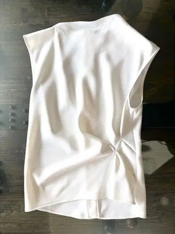 ZARA 슬리브리스 블라우스