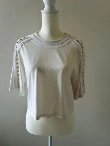 필립림 화이트 티셔츠 스터드